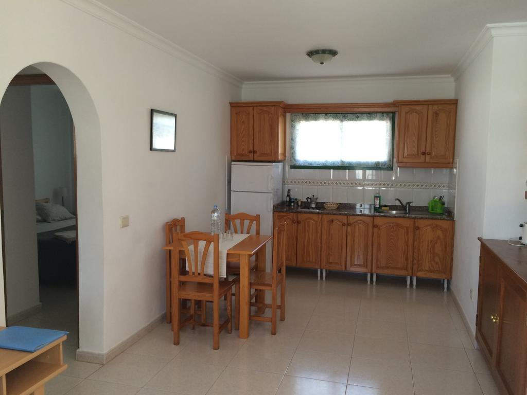 Alhambra Apartamentos Tías Esterno foto
