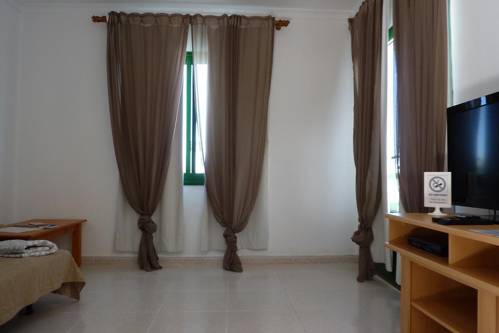Alhambra Apartamentos Tías Esterno foto