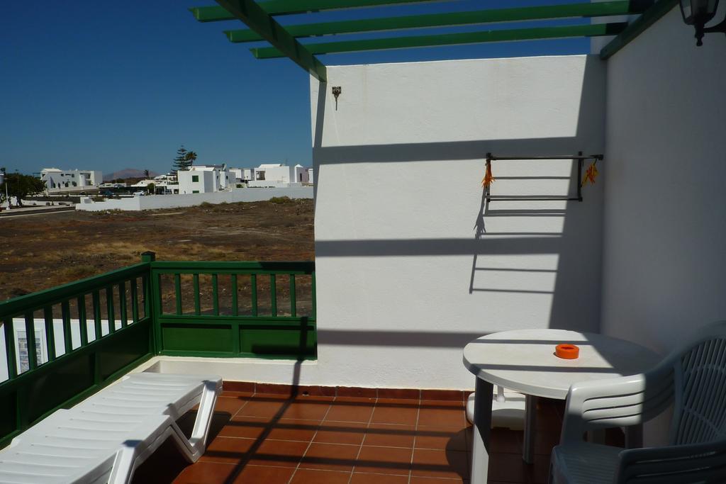 Alhambra Apartamentos Tías Esterno foto