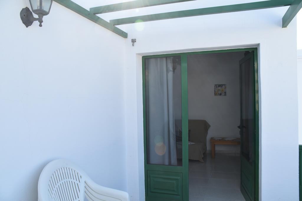 Alhambra Apartamentos Tías Esterno foto