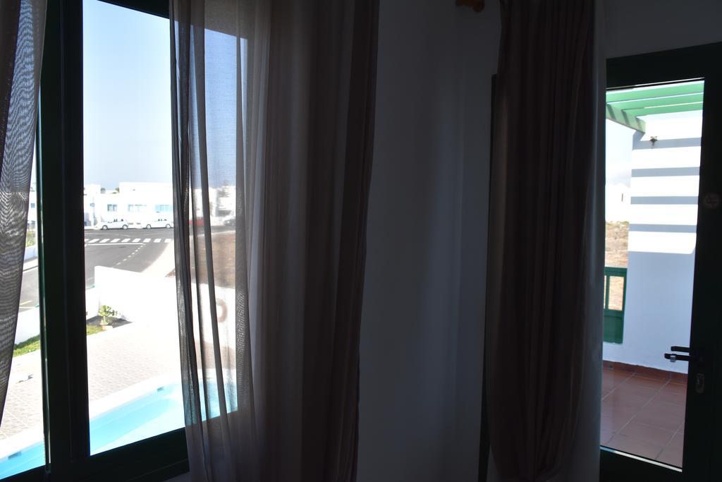 Alhambra Apartamentos Tías Esterno foto