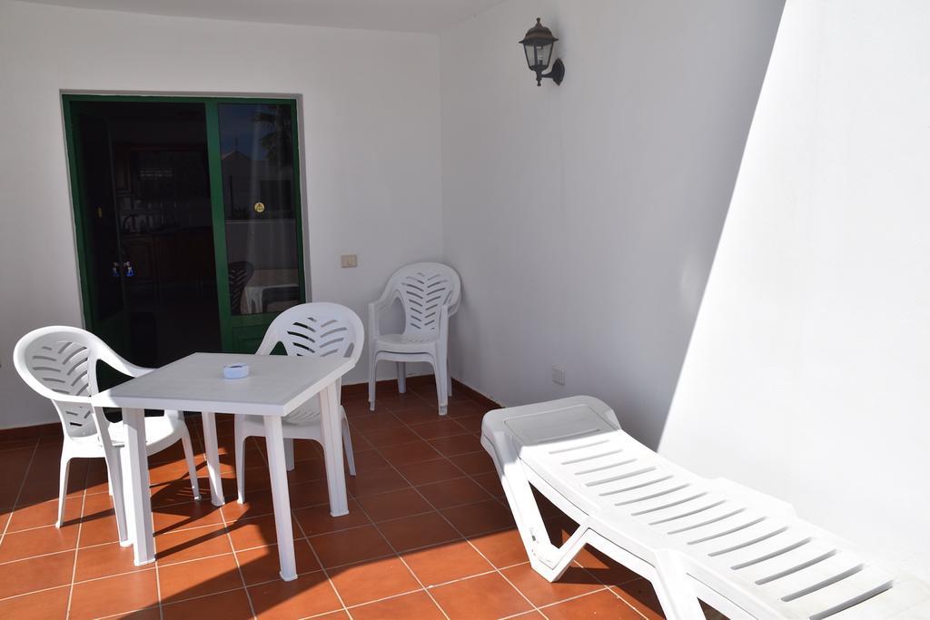 Alhambra Apartamentos Tías Esterno foto
