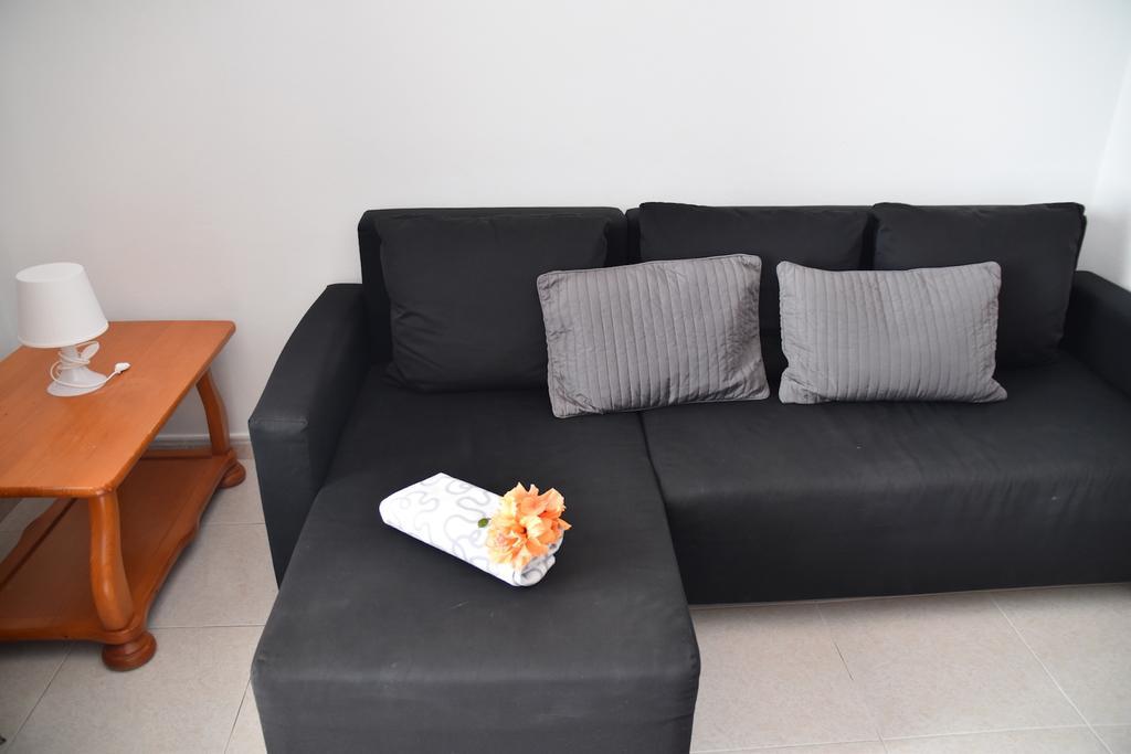 Alhambra Apartamentos Tías Esterno foto