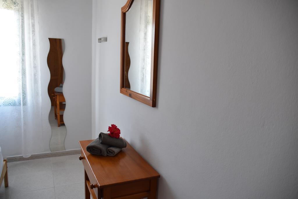 Alhambra Apartamentos Tías Esterno foto