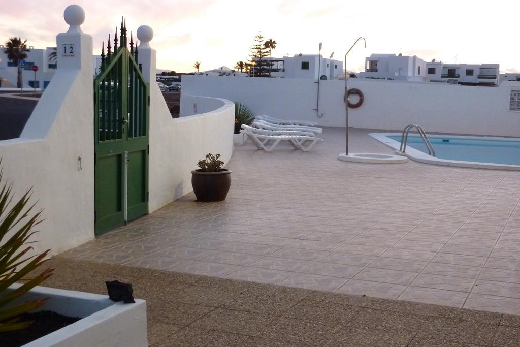 Alhambra Apartamentos Tías Esterno foto