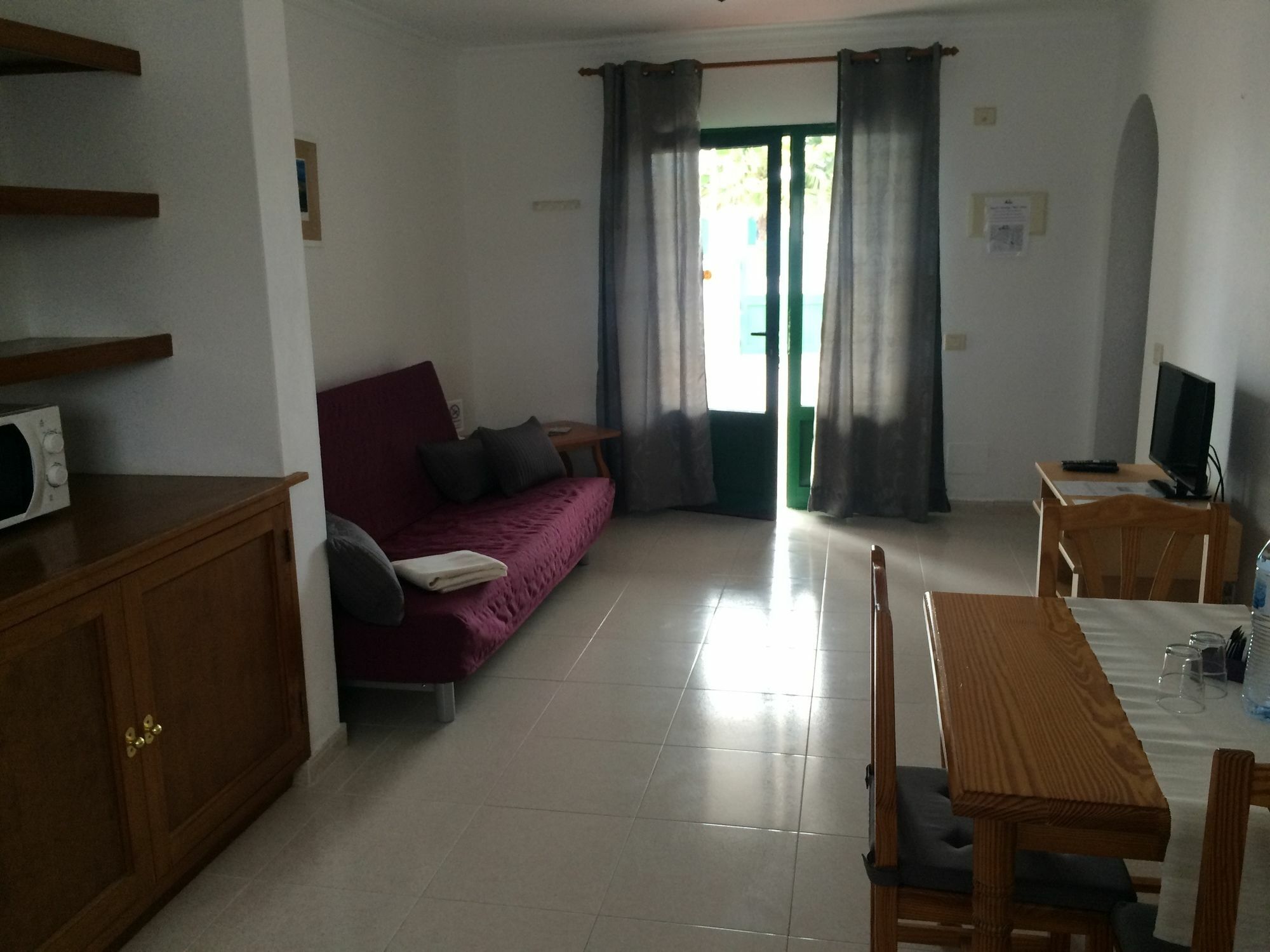 Alhambra Apartamentos Tías Esterno foto